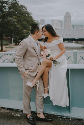fullerton-cavenagh-bridge-prewedding-lovely-audi-32